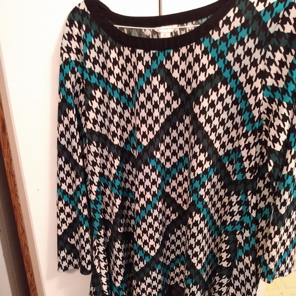 2 For $6 Blouse with extended hem - Picture 1 of 4